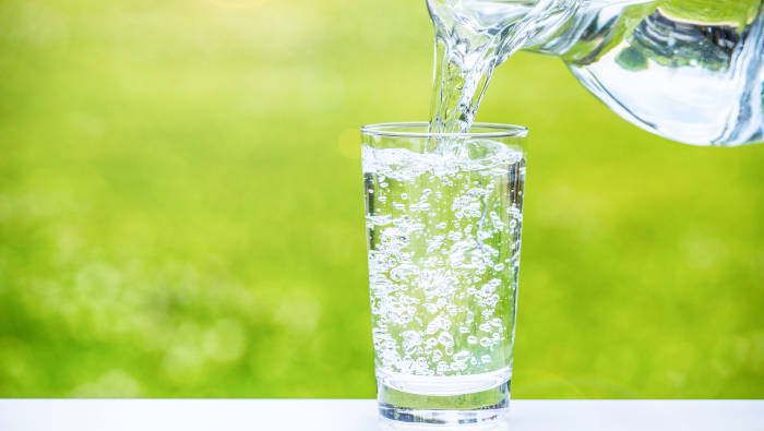 Klares Trinkwasser - wie soll eine Wasservergiftung möglich sein?
